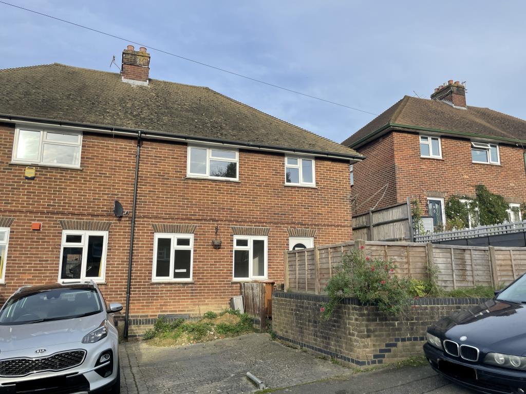 Lot: 59 - LARGE HOUSE FOR IMPROVEMENT -